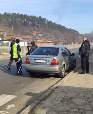 18 тонколони и 11 музикални уредби са иззети при специализирана операция на полицията в село Градец