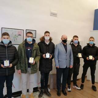Старши комисар Димитър Величков награди петима ученици от ППМГ „Добри Чинтулов”-Сливен за проявен героизъм