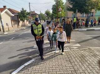 Полиция и ученици в Нова Загора с практически занимания по пътна безопасност