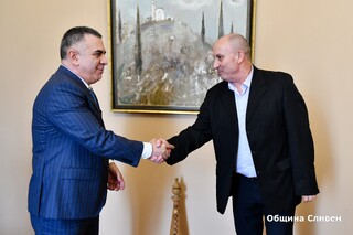 Старши комисар Димитър Величков прие техника и оборудване, предоставени за нуждите на полицията от Община Сливен 