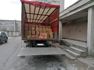 Хранителни продукти без документи за собственост и с изтекъл срок на годност са задържани от служители на РУ-Сливен
