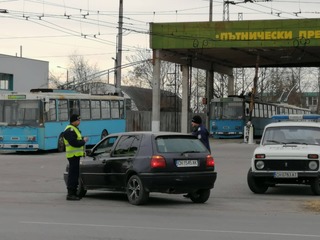 Установени нарушения  и разкрити престъпления при мащабна полицейска операция в Сливенско