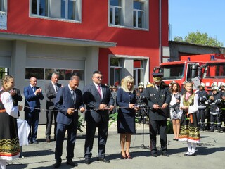 Младен Маринов: Полицаите и пожарникарите трябва да се чувстват защитени по време на работа