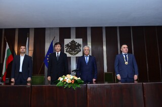 Полицаи и пожарникари с награди  за празника на Сливен  