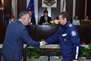Полицаи и пожарникари с награди  за празника на Сливен  