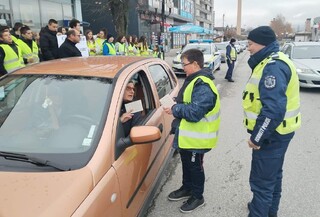 Ученици от Костенец с оригинална акция за повече отговорност и по-малко жертви на пътя