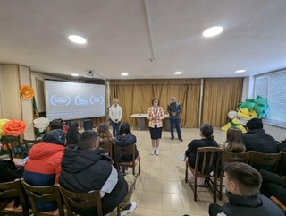 Гимназисти от Етрополе се включиха в инициатива за по-голяма безопасност на пътя