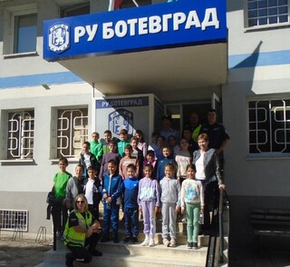Третокласници от ОУ „Н. Й. Вапцаров“ са новите членове на Детското полицейско управление в Ботевград