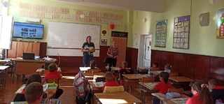 Полицаи от РУ-Етрополе разясниха на малките ученици основните правила за безопасност на пътя