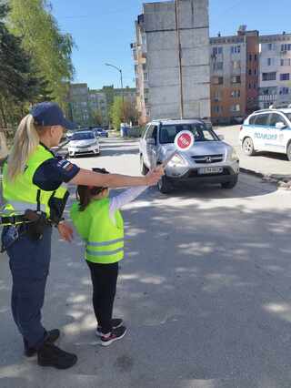 Деца от Етрополе участваха в тренинг-обучение по безопасност на движението
