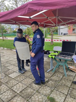 Самоковски полицаи се включиха в детския празник "В света на приключението"