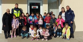 Полицаи от Божурище припомниха на децата правилата за безопасност на пътя