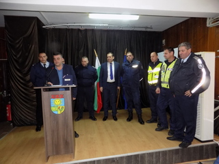 Почетни отличия за екипите на пожарната и полицията, овладели критичната ситуация с горяща цистерна в Костинброд