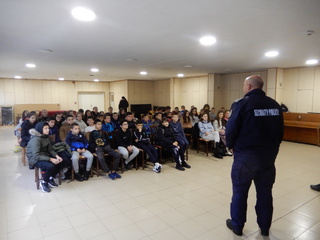 Ученици от Етрополе се запознаха с разпоредбите на Закона за движение по пътищата