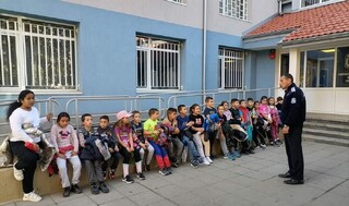 Деца от Самоков се запознаха с работата на полицейските служители