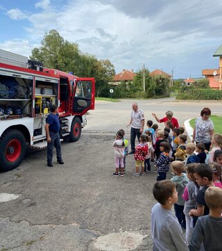 Деца от Годеч гостуваха в местната пожарна служба