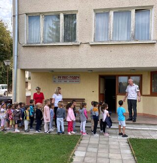 Деца от Годеч гостуваха в местната пожарна служба