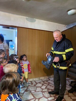 Деца от Годеч гостуваха в местната пожарна служба