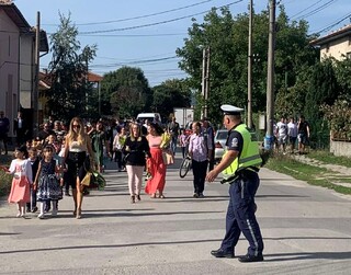 Полицейските служители бдят за сигурността и безопасността на пътя в първия учебен ден