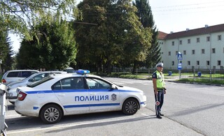 Полицейските служители бдят за сигурността и безопасността на пътя в първия учебен ден