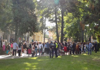 Полицейските служители бдят за сигурността и безопасността на пътя в първия учебен ден