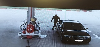 Пътни полицаи от ОДМВР-София задържаха неправоспособен водач, избягал от бензиностанция