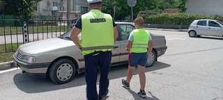 Практически занимания  по превантивната програма ”Детско полицейско управление” с четвъртокласниците  от ОУ „Христо Ясенов",  гр. Етрополе.