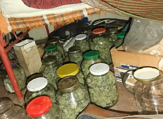 „Консерви“ с марихуана доведоха до ареста на криминално проявен мъж от Самоковско