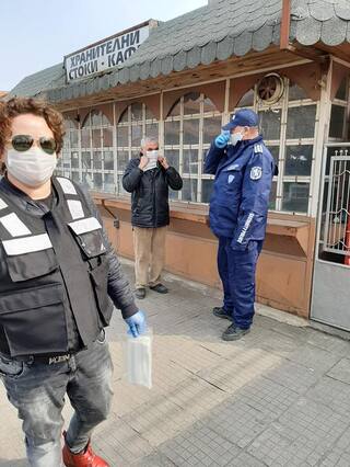 Служители на РУ- Костинброд в превантивна акция с грижа за здравето на гражданите