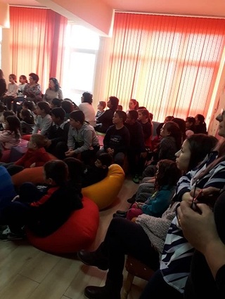 Беседа на служители от РУ- Пирдоп с учениците от с. Чавдар