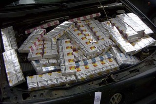 Магистрални полицаи от ОДМВР-София спипаха двама с над 2700 кутии контрабандни цигари,