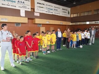 Турнир по футбол и състезание по безопасност на движението за ученици се проведоха в Етрополе и Елин Пелин.