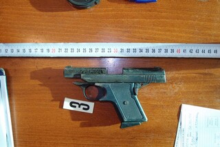 Незаконен боен арсенал е иззет в Долна баня при спецакция на служители от ОДМВР- София, СОБТ и жандармерията.