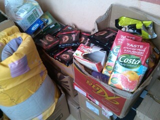 Стотици хранителни продукти с изтекъл срок на годност са иззети от нерегламентиран търговски обект в Ихтиман