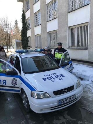 Членовете на Детското полицейско управление в Самоков проследиха отблизо работата на полицейските служители
