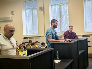 Доброволците към Първо районно управление на МВР - Стара Загора от Детско полицейско управление при НУ „Димитър Благоев“ гр. Стара Загора присъстваха на симулативен съдебен процес в сградата на РС - Стара Загора