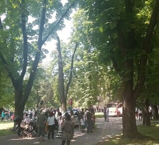 В деня на детето за най-малките бе осигурена възможност да разгледат полицейски автомобил и мотопед