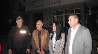 Съвместен брифинг на полиция и прокуратура във връзка с инцидент в Казанлък