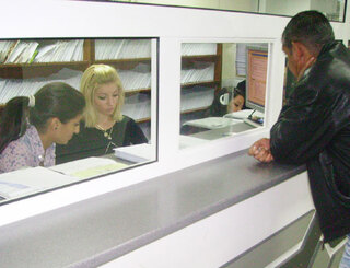 Припомняме, че от 11.10.2010 г. заявленията за издаване на лични карти и паспорти по бързата услуга се приемат и в РУП – Казанлък, Чирпан, Гълъбово и Раднево