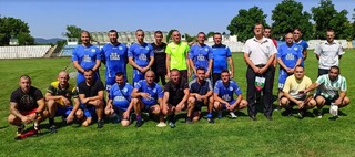 Полицаи и пожарникари се състезаваха на динамична стрелба,тенис на маса, майсторско управление на автомобил и мини футбол в чест на професионалния си празник