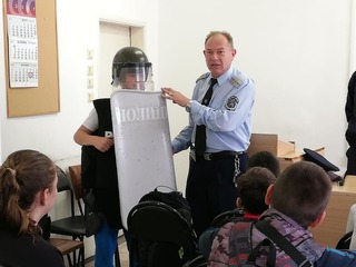 25-ма петокласници от Детското полицейско управление гостуваха на служителите на РУ-Търговище
