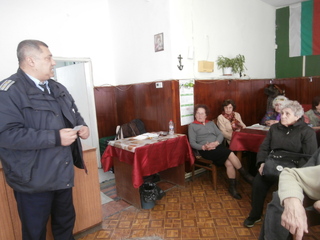  В Търговище продължава информационната кампания сред възрастните хора за противодействие на телефонните измами