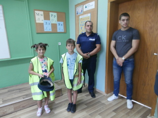Полицейски служители запознаха 120 бъдещи първокласници  от търговищко училище с правилата за пътна безопасност 