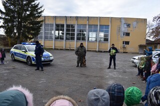 Служители на ОДМВР – В. Търново гостуваха на детска градина „Пламъче“ в Дебелец
