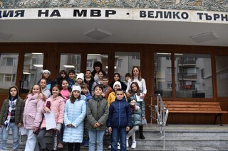 Четвъртокласници от ОУ „Св. Св. Патриарх Евтимий“ гостуваха в ОДМВР – В. Търново