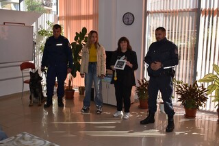 Служители на ОДМВР – В. Търново гостуваха на Дневен център за хора с увреждания във В. Търново