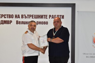 Директорът на ОДМВР – Велико Търново старши комисар Димитър Машов е награден с почетен знак I степен