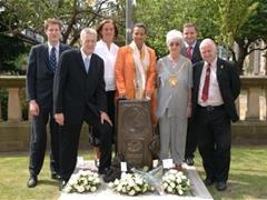 8852975c-10memorial_ukjpg