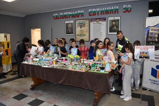 Инспектор Георги Василев връчи наградите в конкурс за макет на тема „Пътна безопасност“