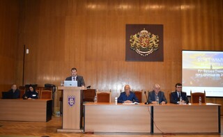 Среща на полицията с представители на общината, учители и бизнеса се проведе в Община В. Търново